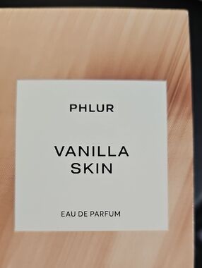 Phlur Vanilla Skin Parfume Brand New!